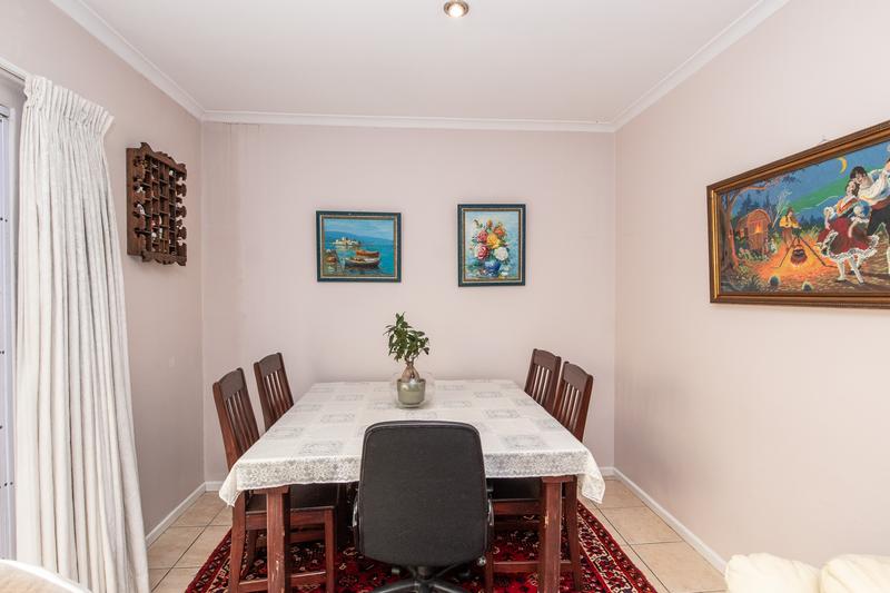 5 Bedroom Property for Sale in Constantia Western Cape